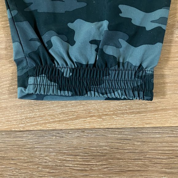 New Kyodan Outdoor Womens Capri Size Medium Lots of pockets Green Camo - Picture 10 of 11